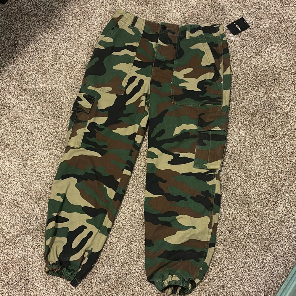 Camo scrunch ankle pants NWT